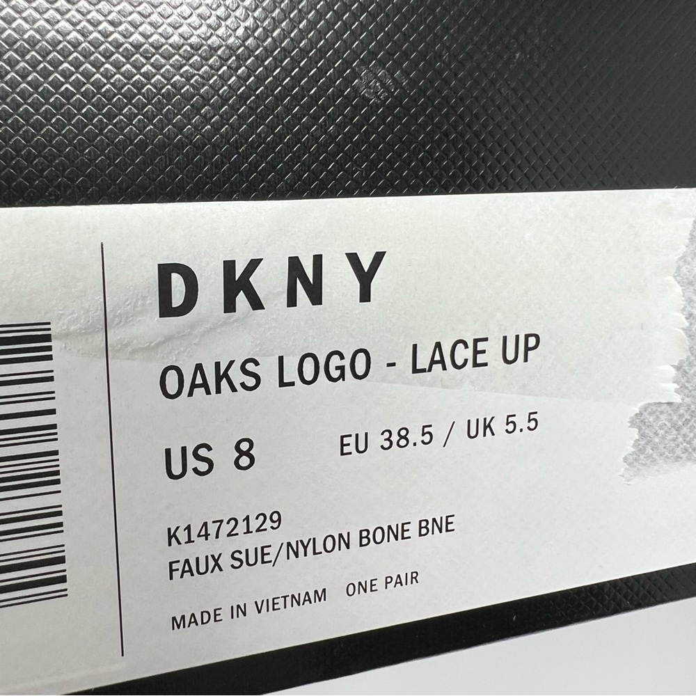 DKNY Oaks Logo Sneakers
Size 8 - Picture 7 of 7